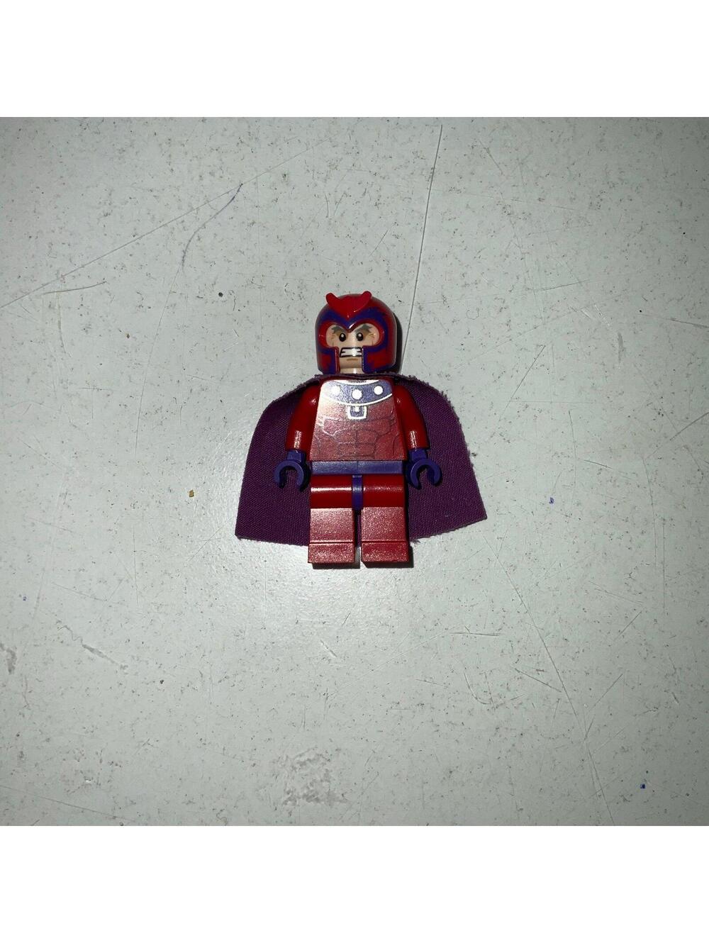 LEGO X-Men Mini Figure - Magneto - Red Outfit Model: SH031 - Super Heroes 2012